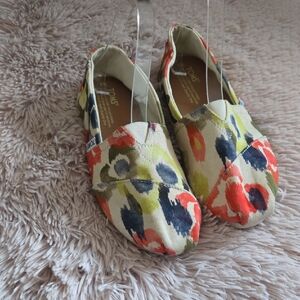 TOMS Womens Canvas Moccasins - Red, Green, Blue Floral